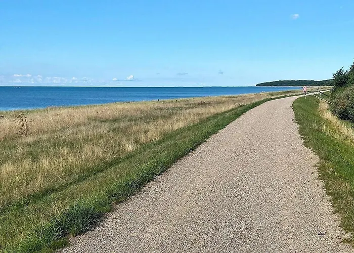 6 Person In Dannemare